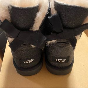 Womens Ugg Mini Bailey bow boots size 10 black sparkle